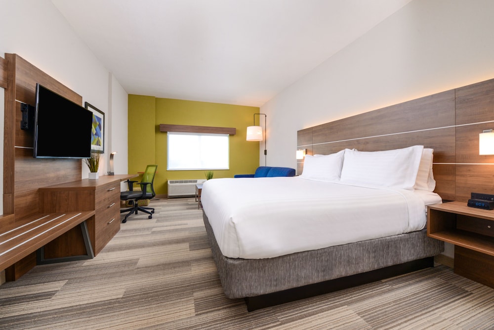 Holiday Inn Express & Suites St. Petersburg Madeira Beach by IHG - photo 22