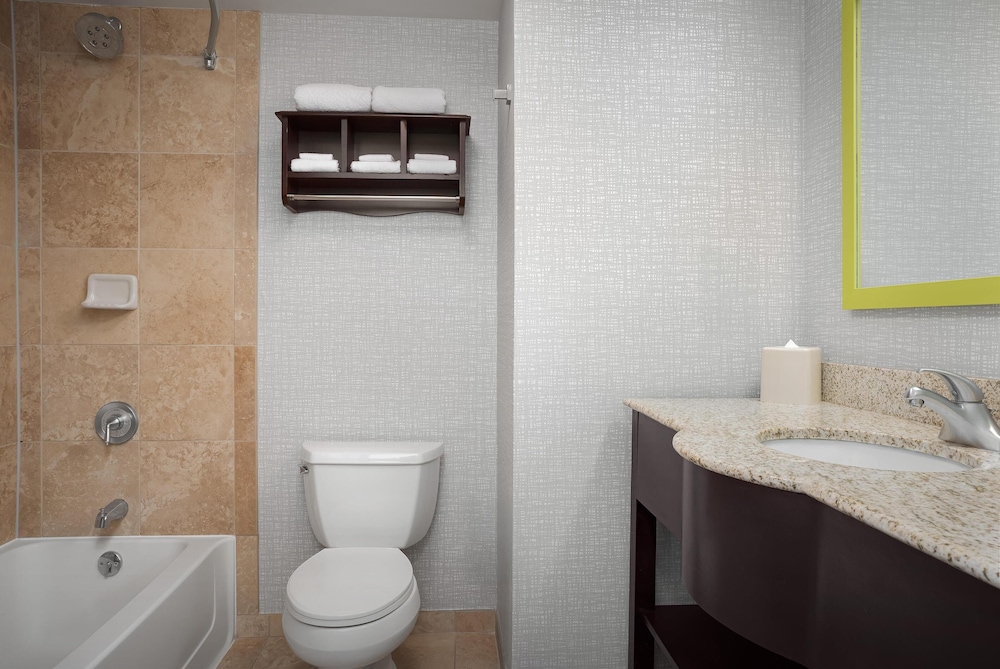 Hampton Inn & Suites Omaha Downtown - photo 26