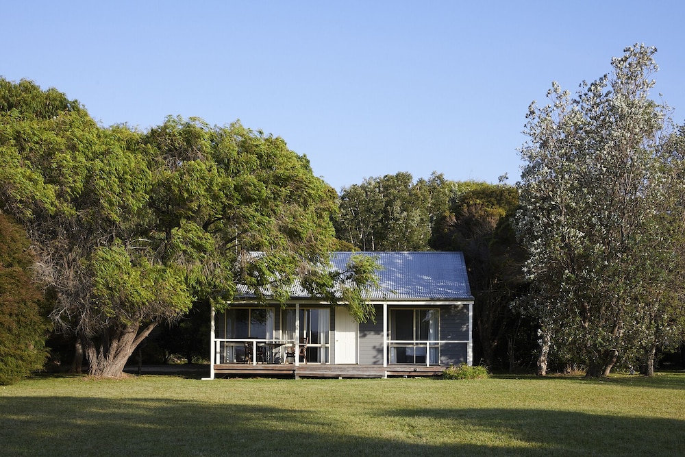 Mystery Bay Cottages — 4-Star Luxury Hotel in Merimbula, Australia