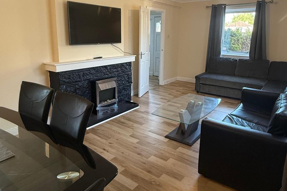 Seaside Charm At Winifred Crescent — Kirkcaldy