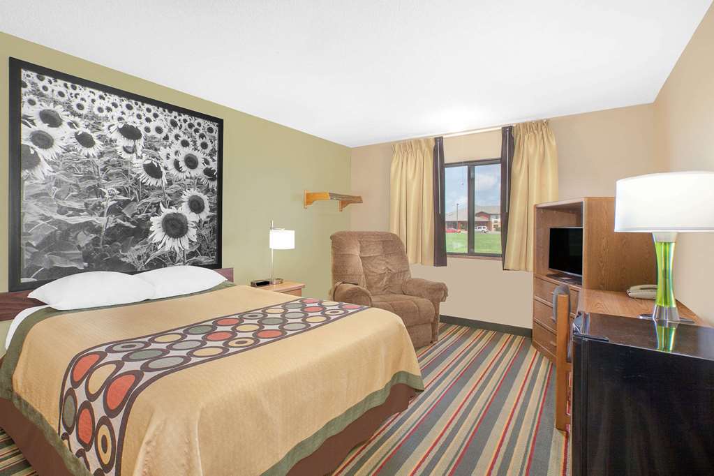 Super 8 by Wyndham Mt Pleasant - photo 8
