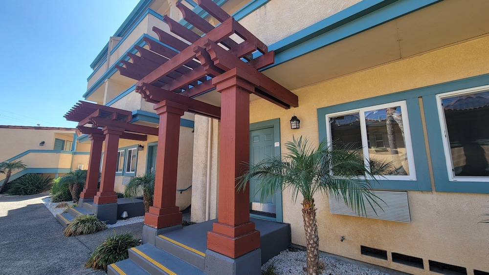 Marinwood Inn & Suites - photo 30