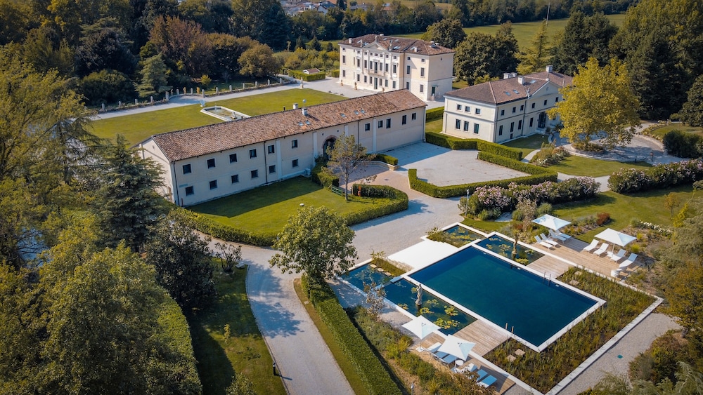 Villa Solatia — 4-Star Luxury Hotel in Caldogno-Rettorgole-Cresole, Italy