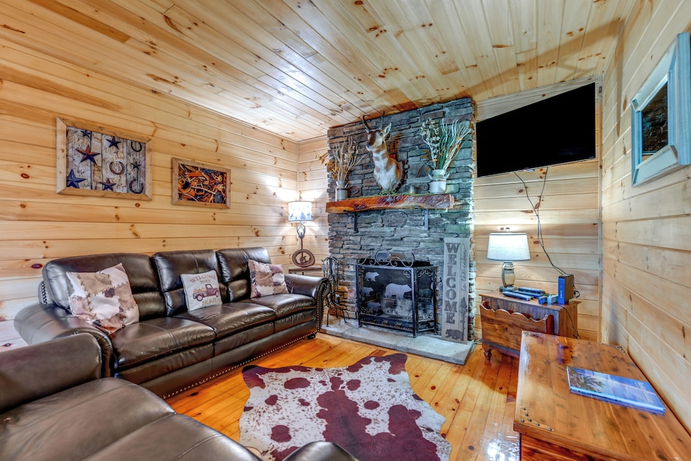 Bryson City Cabin in Smoky Mtn W resort Amenities - photo 2