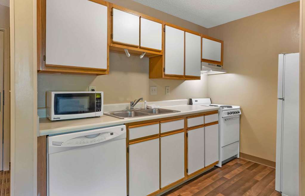 Suburban Studios Cary RDU Airport - photo 30