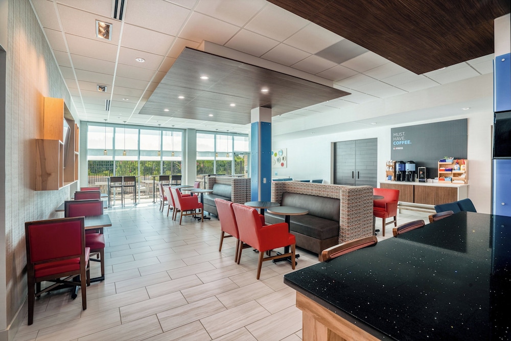 Holiday Inn Express & Suites Atlanta Airport NE Hapeville by IHG - photo 26