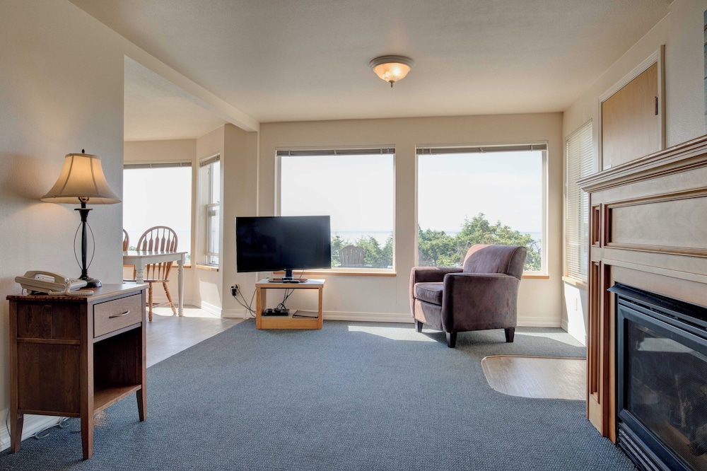 Ester Lee Oceanview Inn - photo 67