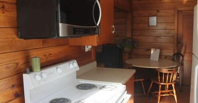 Aurora's Kentucky Lake Cottages - photo 2