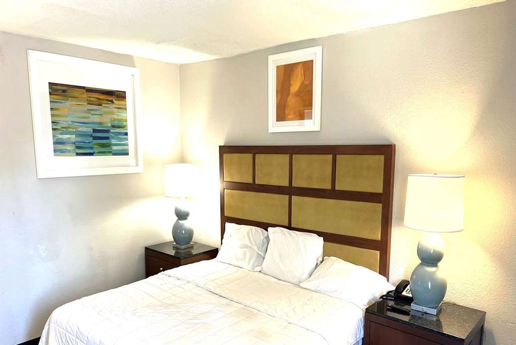 Baymont Inn and Suites by Wyndham Columbus Near OSU - photo 83