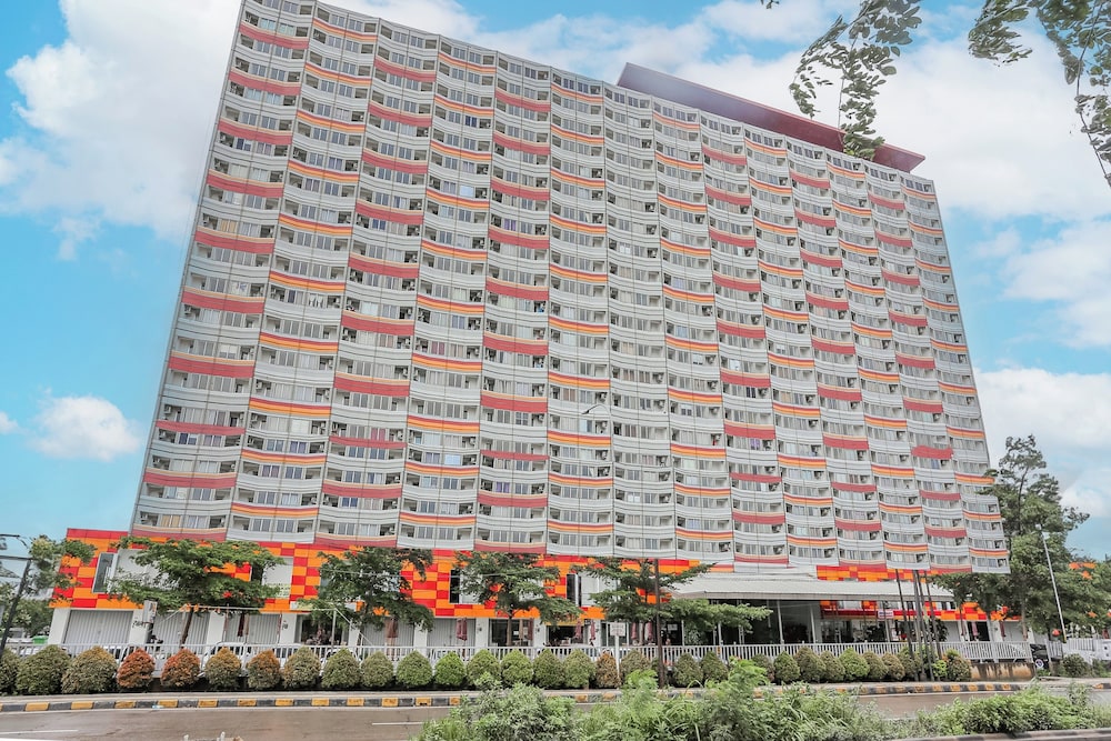 Hotel O Tower Mahakam serviced apartment Riverview Jababeka in Cikarang, Indonesia