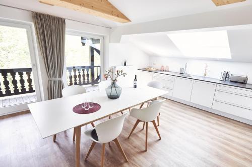 Sonnhof Luxus Alpine Penthouse NEU ausgestattet für 8 Personen — 4-Star Luxury Hotel in Bad Wiessee, Germany