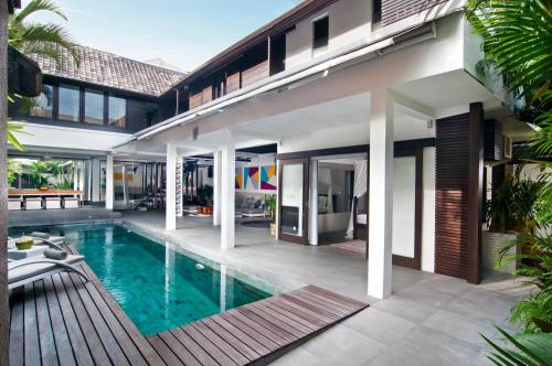 5BR Villa Sabtu Minggu Villas Seminyak — 5-Star Luxury Hotel in Seminyak, Indonesia