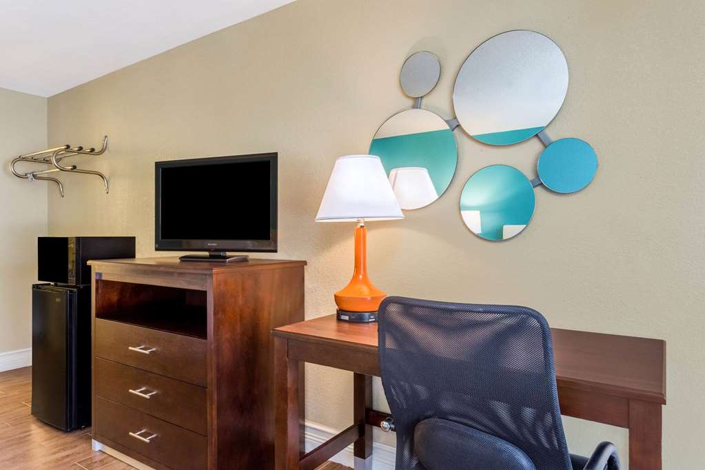 Howard Johnson by Wyndham Lakeland - photo 15