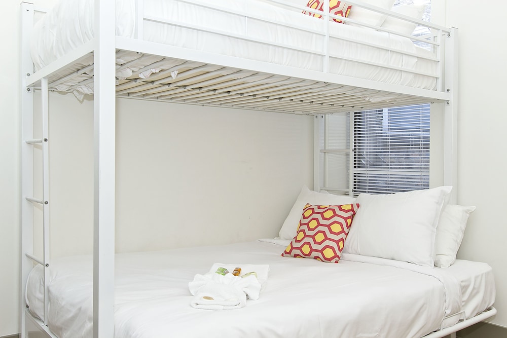 Vibrant 2BR in Wrigleyville by Sonder - photo 13