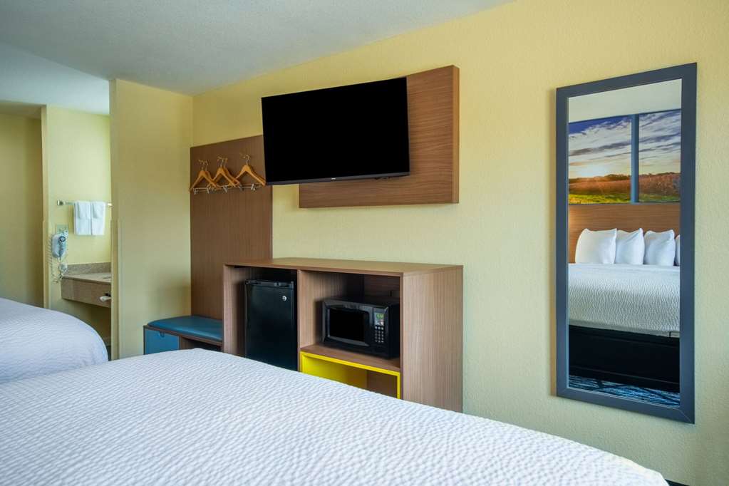 Days Inn by Wyndham Evansdale Waterloo - photo 19