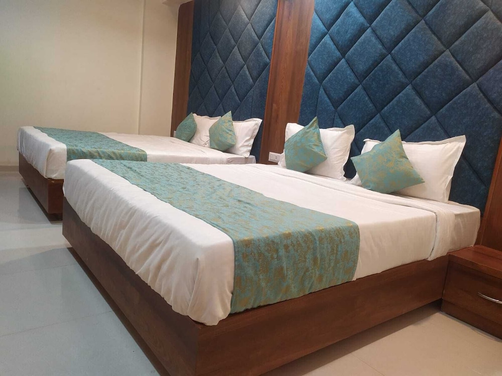 Hotel Hill Inn in Ahmedabad, India