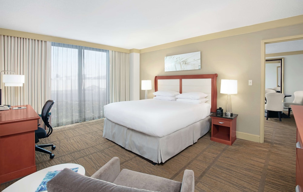 DoubleTree by Hilton Hotel Miami Airport & Convention Center - photo 9