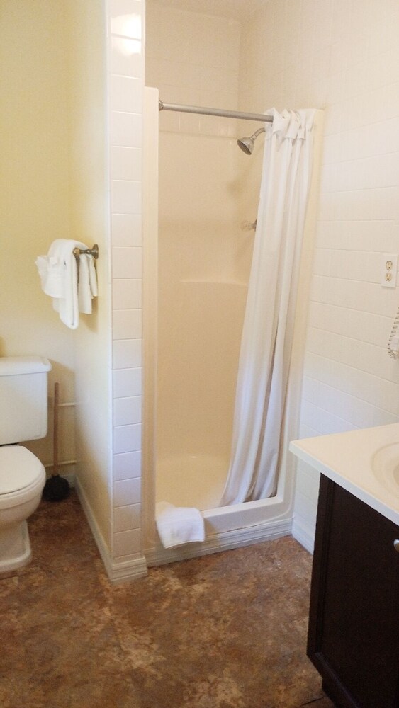 Flamingo Inn Bayside Suites - photo 49