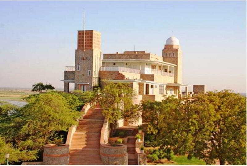 Sardar Samand Palace — hotel in Sojat