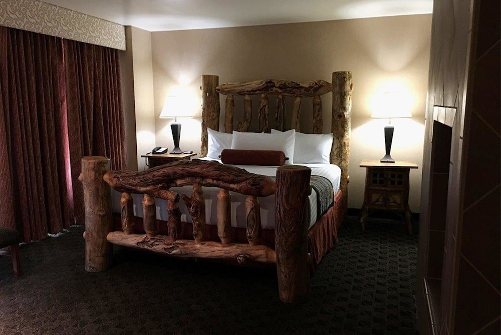 Midnight Rose & McGills Hotel & Casino - photo 6
