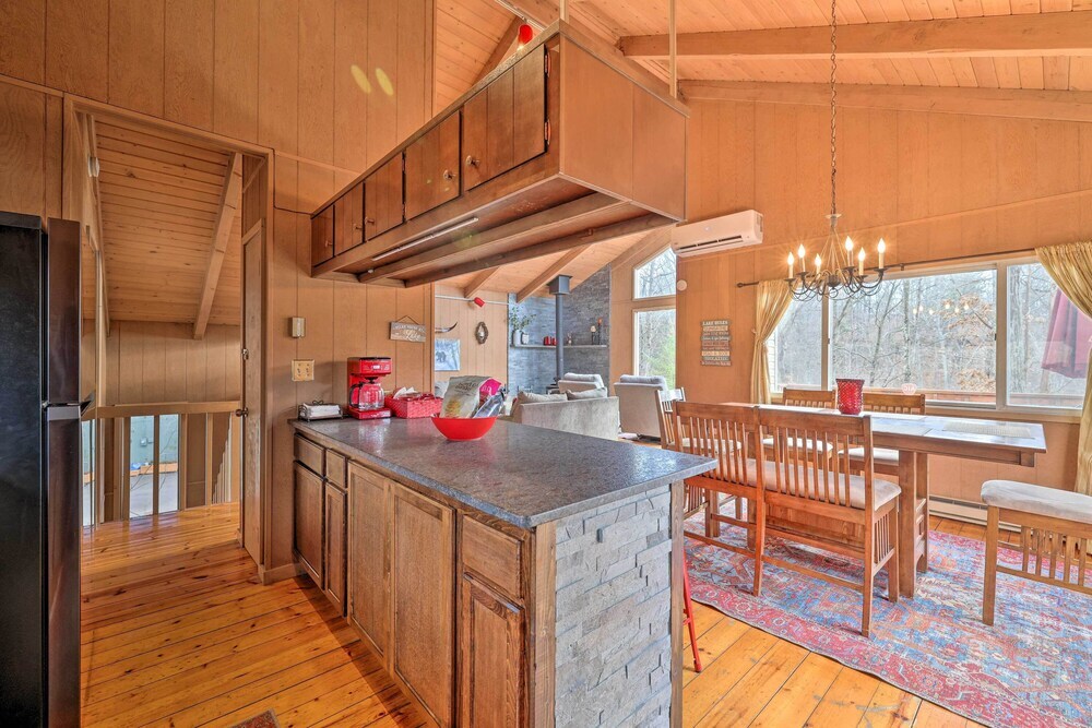 Lakefront Poconos Cottage Deck Fire Pit and Grill - photo 13