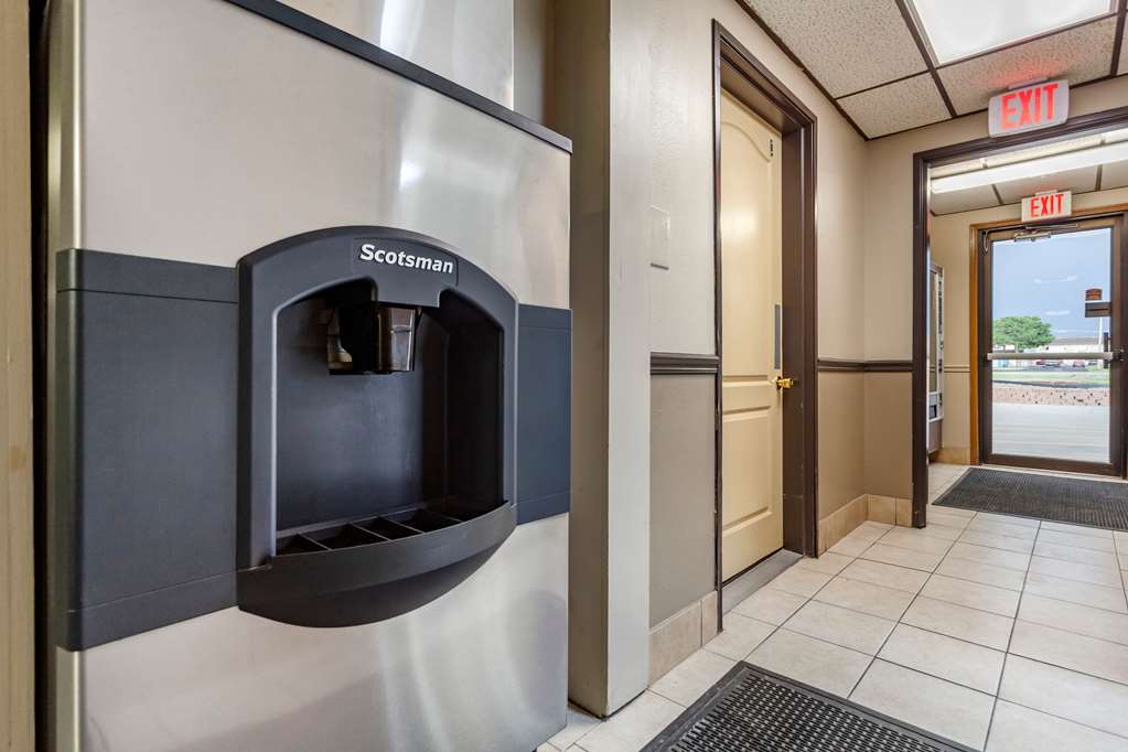 Econo Lodge Hays I 70 - photo 30