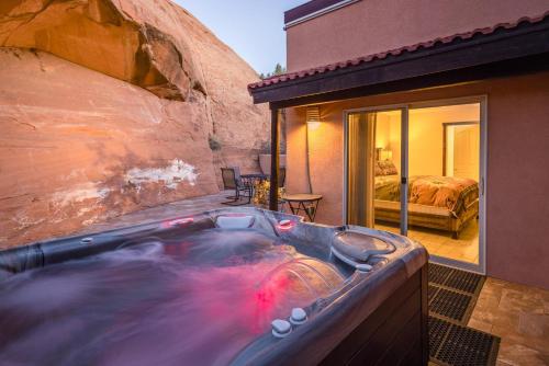 3439 E. Westwater Dr. - carbon neutral hotel in Moab