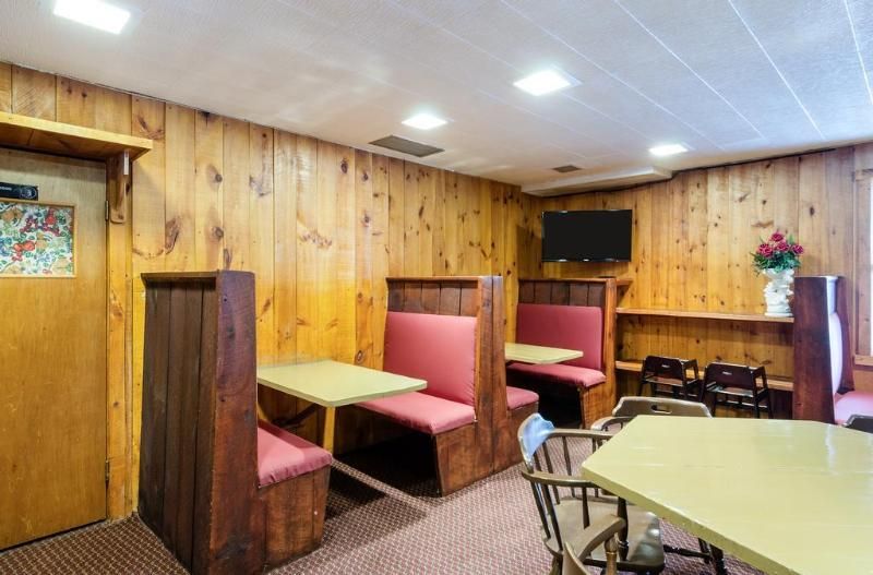 Red Roof Inn Sutton - photo 4