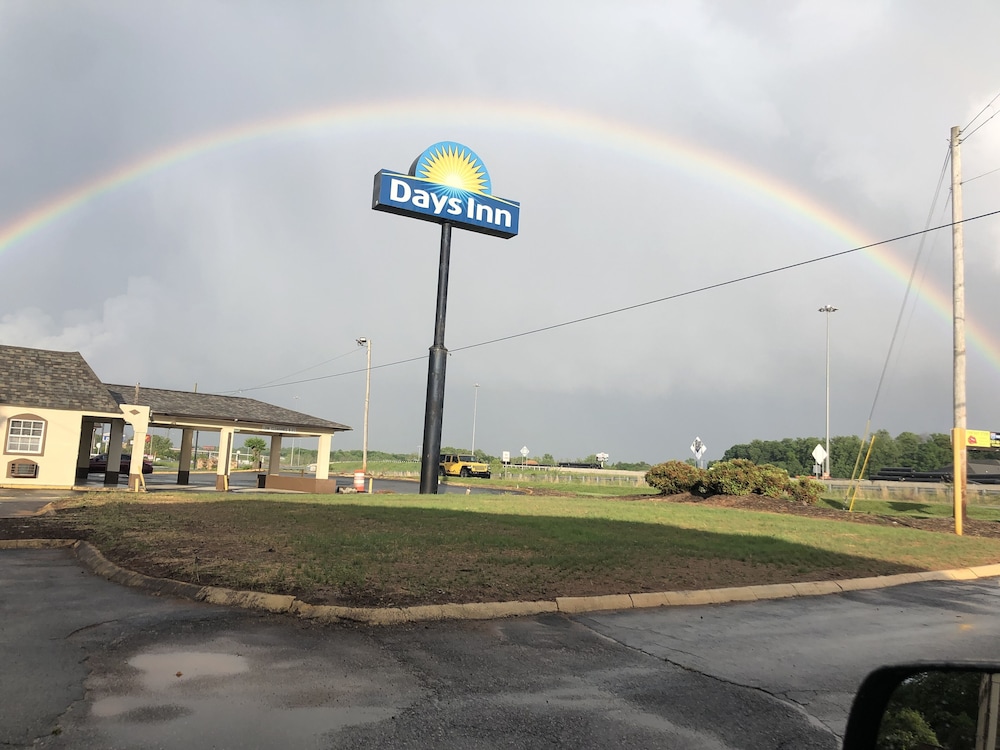 Days Inn by Wyndham Statesville - photo 14