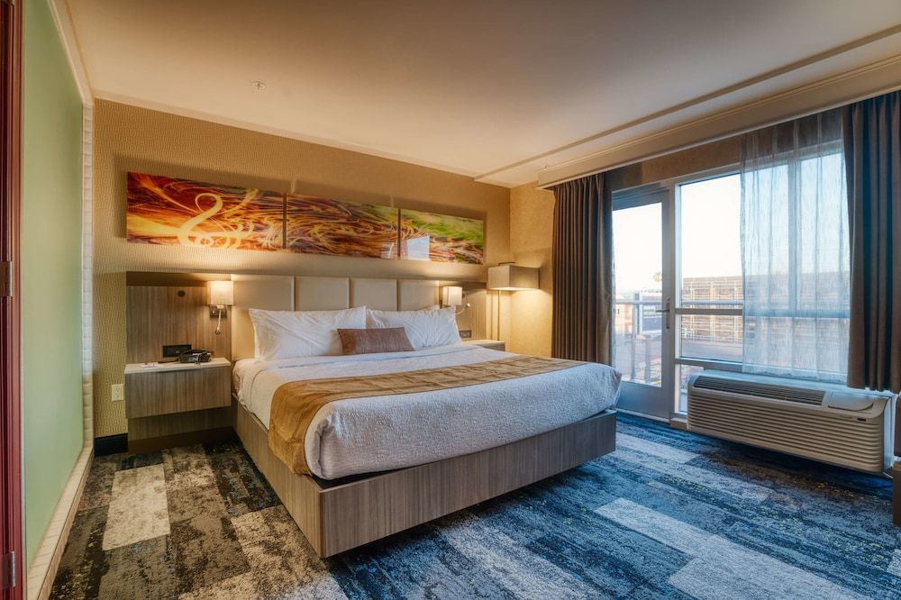 Best Western Premier NOHO Inn - photo 42