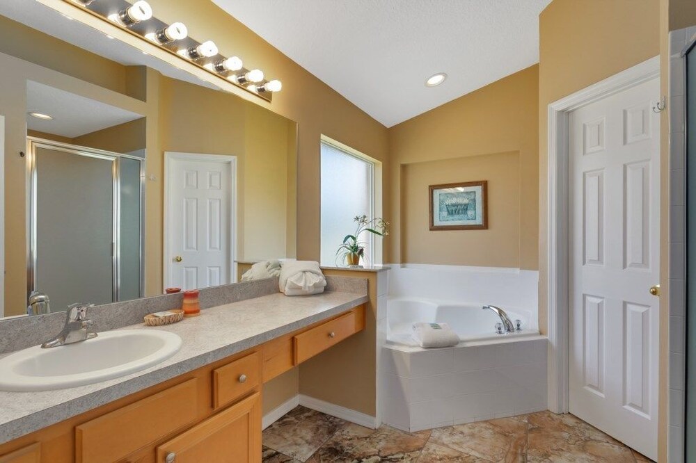 Emerald Island Resort 4 bed 3 Bath With Pool spa - photo 23