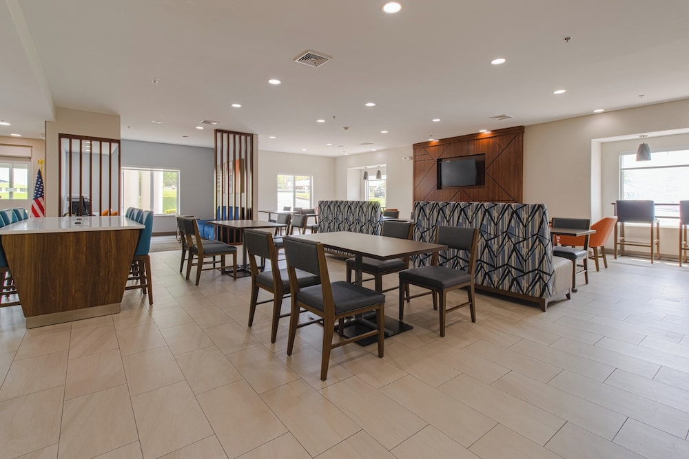 Holiday Inn Express Hartford Newington by IHG - photo 61