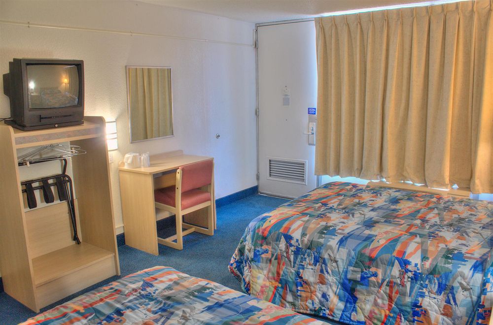 Motel 6 El Paso Central - photo 10