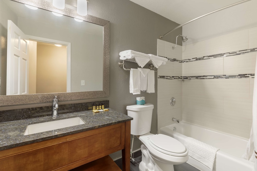 Best Western Plus Milwaukee West - photo 36