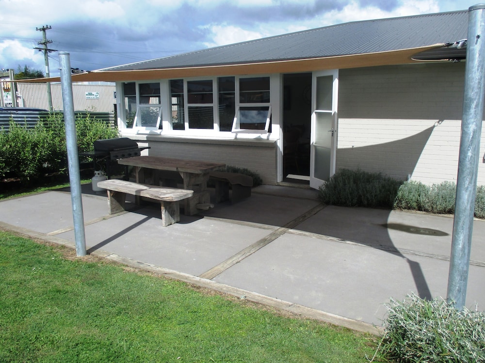 Fat Owl Motel Bar & Eatery in Otorohanga, New Zealand