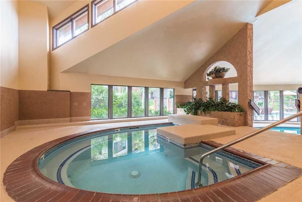 3106 Champagne Lodge Trappeur's Crossing Apartment 2 SimplySteamboat — 4-Star Luxury Hotel in Steamboat Springs, United States