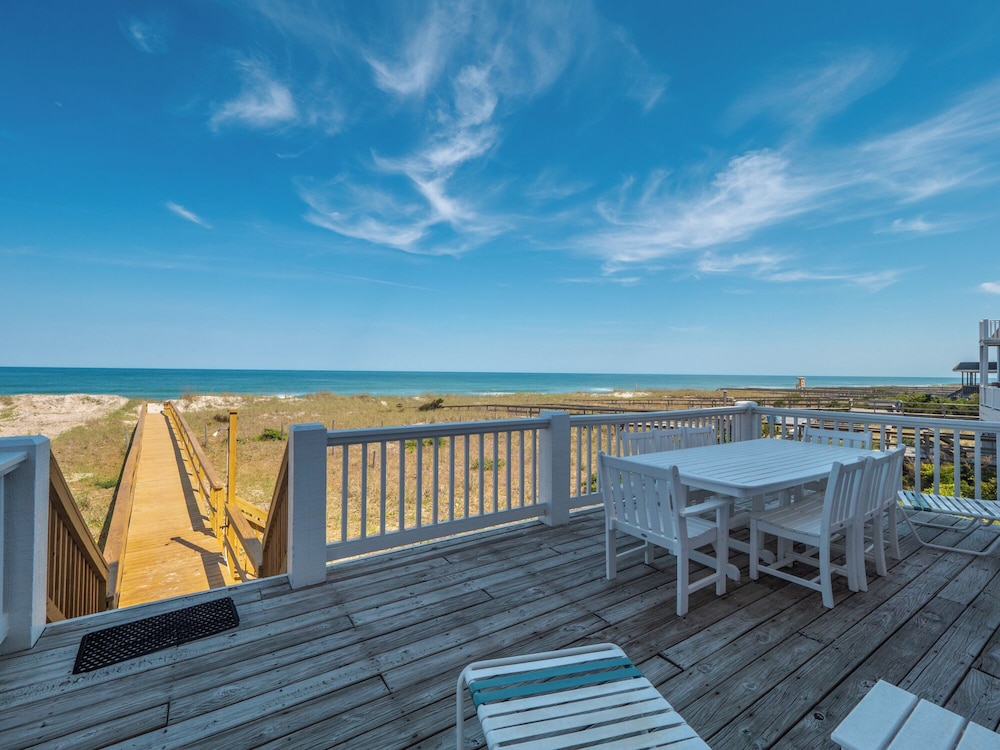Over The Moon in Kure Beach, United States