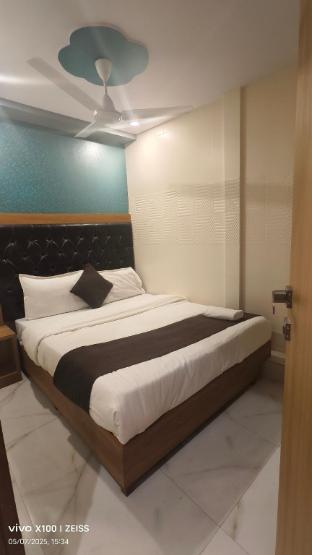 Hotel crest inn