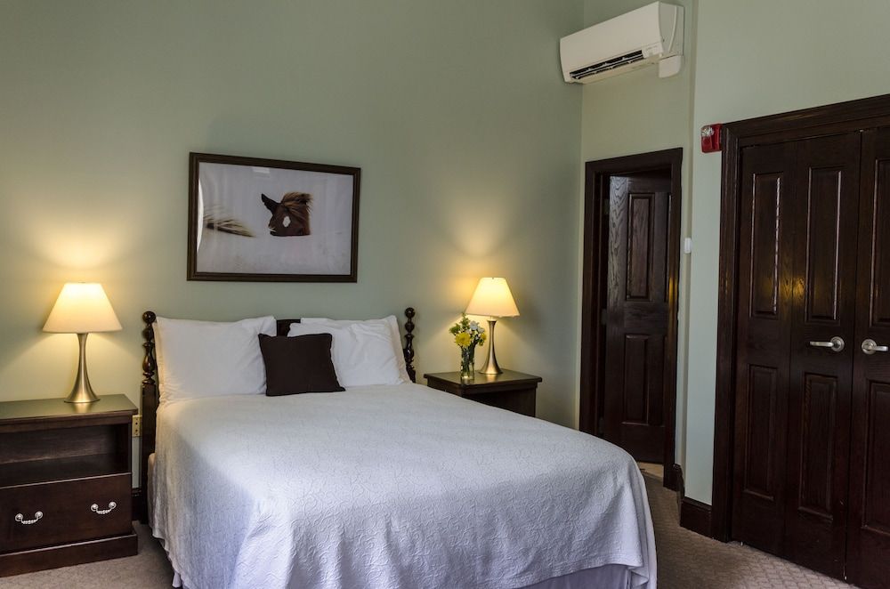Sheridan Livery Inn & Restaurant - photo 12