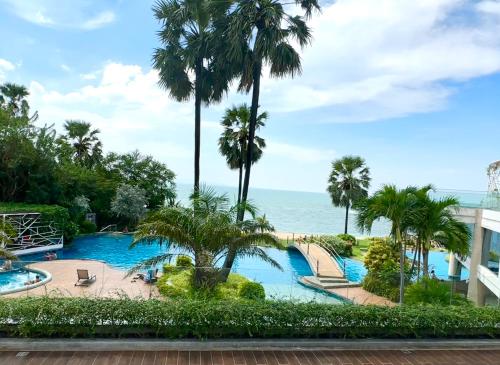 Oceanfront Luxury Condo in Pattaya with Private Beach and Inifinity Pool NOT A HOTEL 30 Day Stay Minimum — 4-Star Luxury Hotel in Pattaya, Thailand