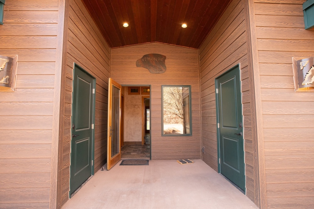 Cougar Ridge Resort LLC - photo 3