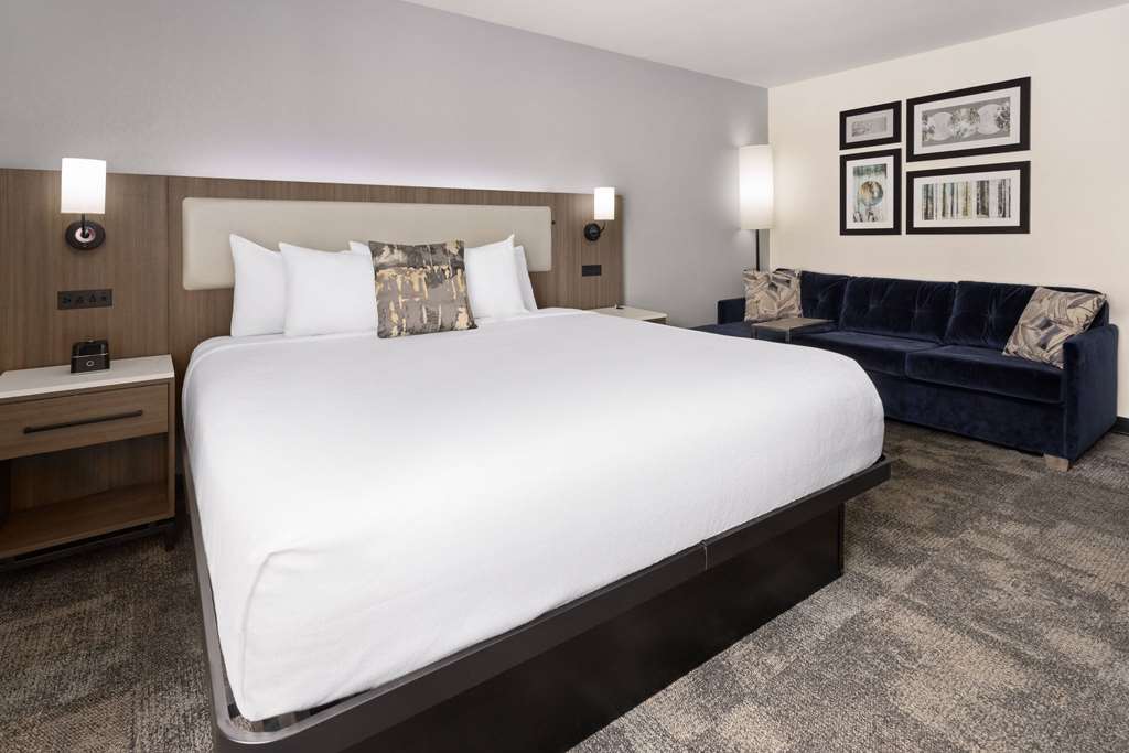 La Quinta Inn & Suites by Wyndham Atlanta South Newnan - photo 20