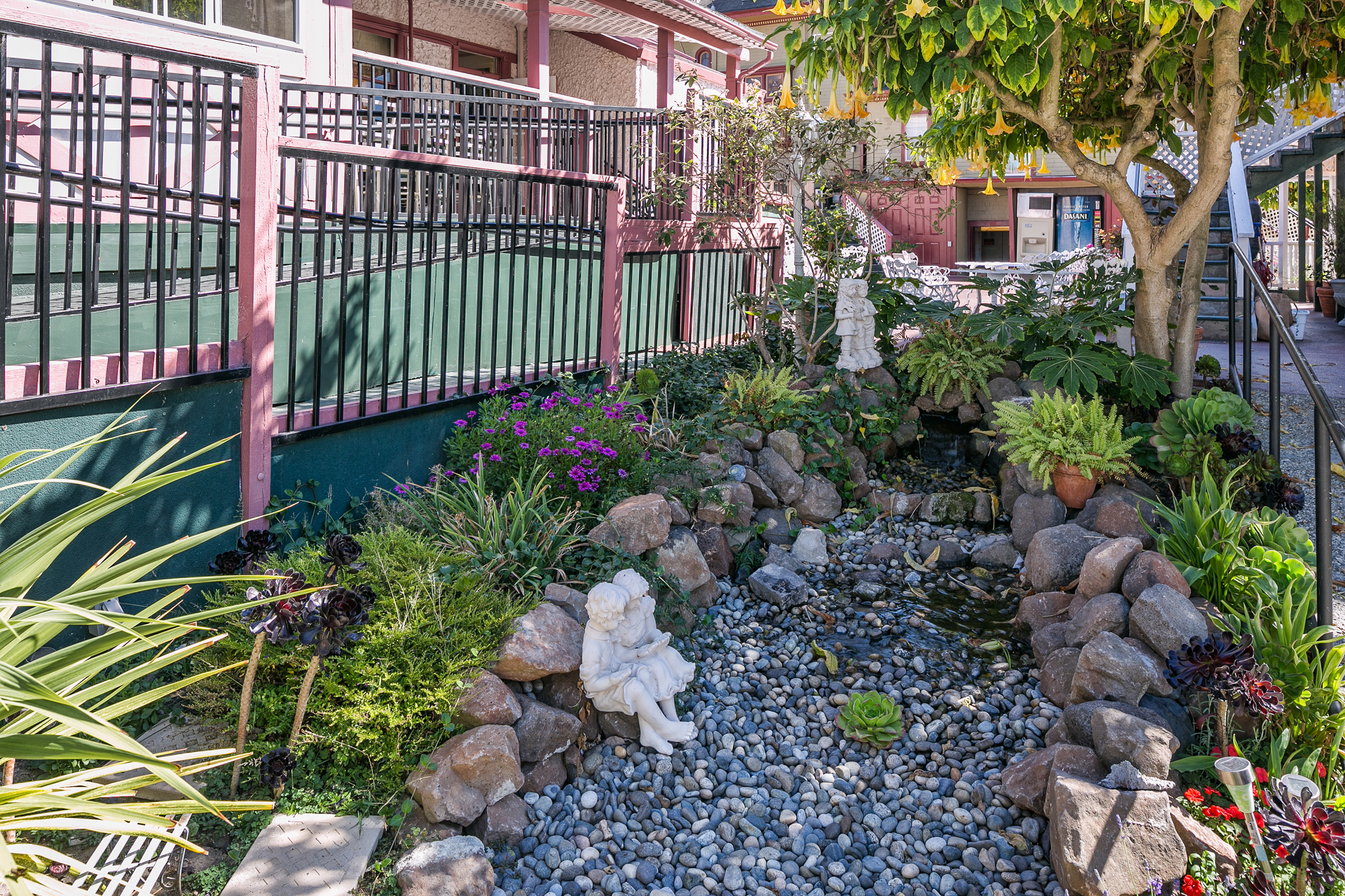 Rose Garden Inn - photo 31