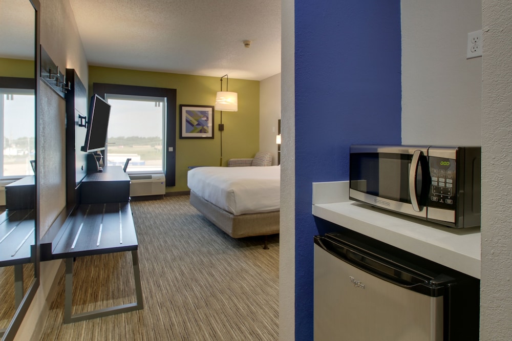 Holiday Inn Express & Suites Lebanon by IHG - photo 17