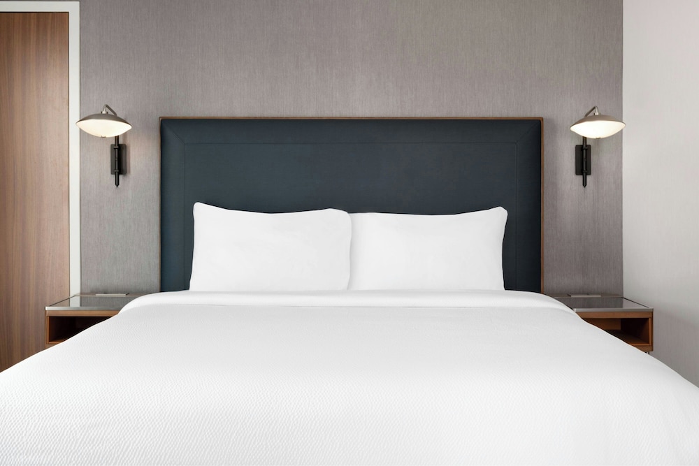 Courtyard by Marriott Charlotte City Center - photo 17