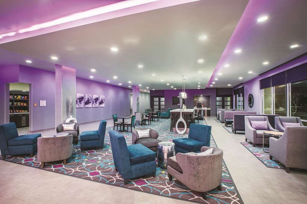 La Quinta Inn & Suites by Wyndham Lubbock South - photo 6