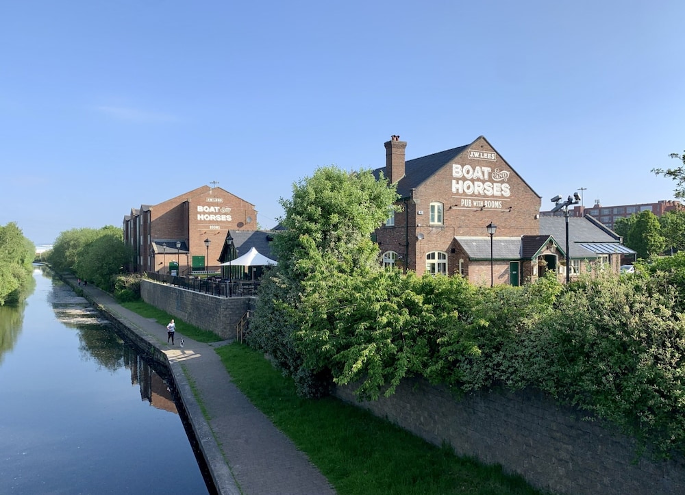 Boat & Horses Inn — 4-Star Luxury Hotel in Oldham, United Kingdom