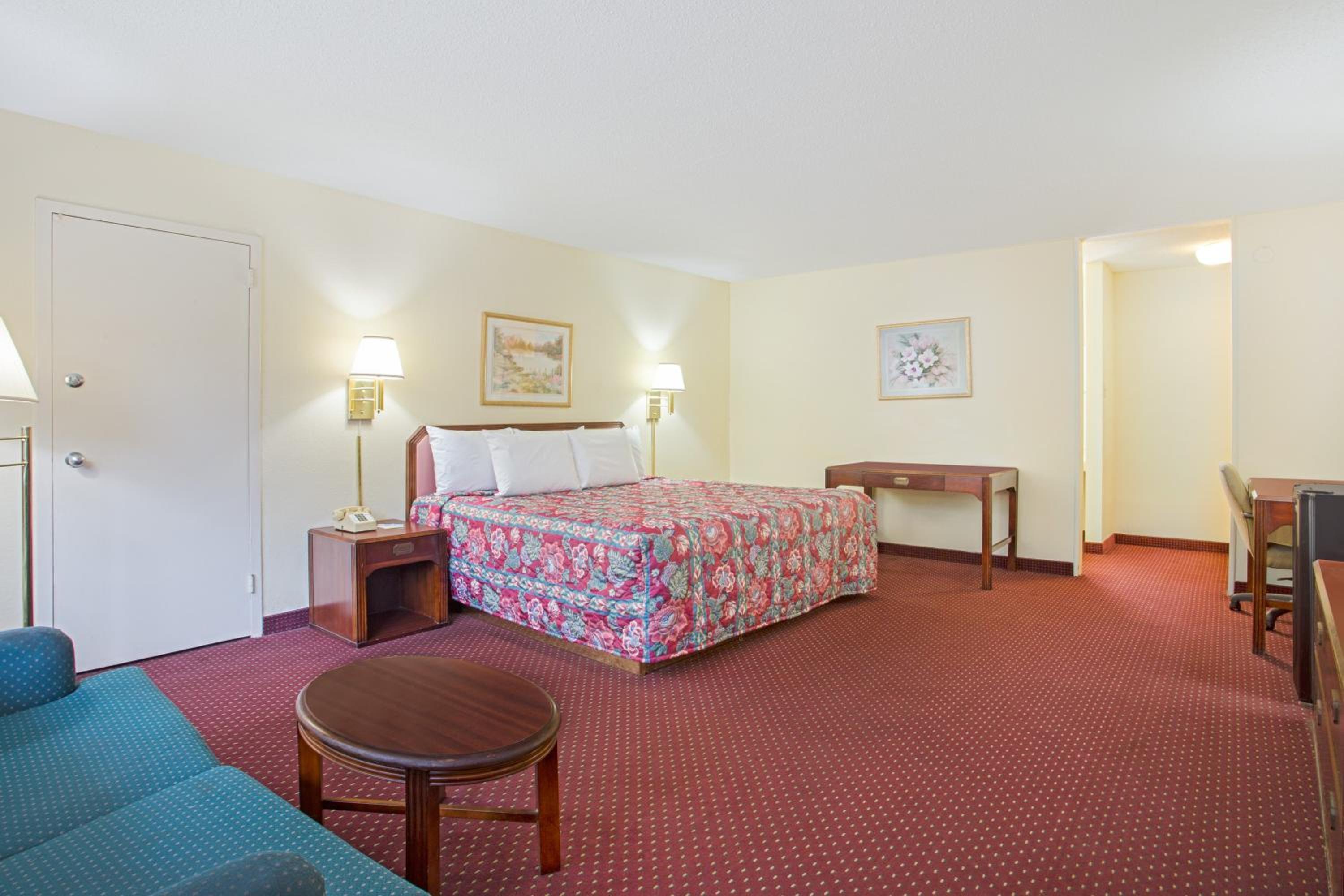 Bristol Parkway Inn - photo 16