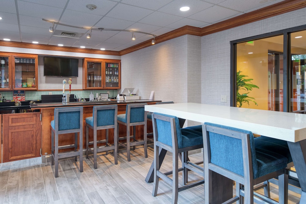 Hampton Inn Wilmington University Area Smith Creek Station - photo 57