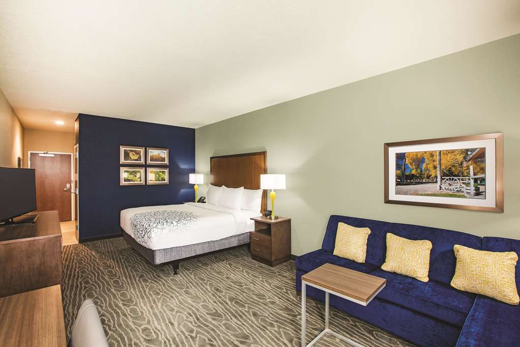 La Quinta Inn & Suites by Wyndham Wichita Northeast - photo 22